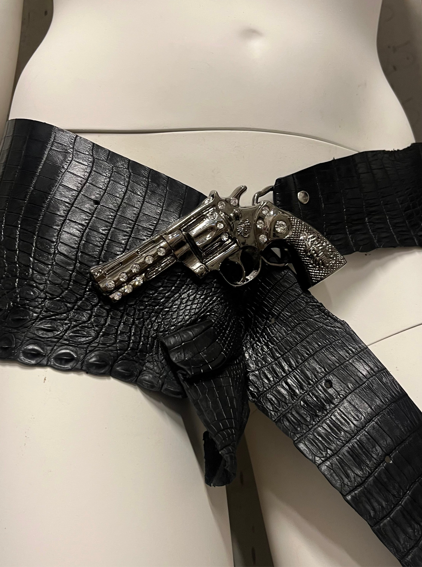 GUN BUCKLE BELT