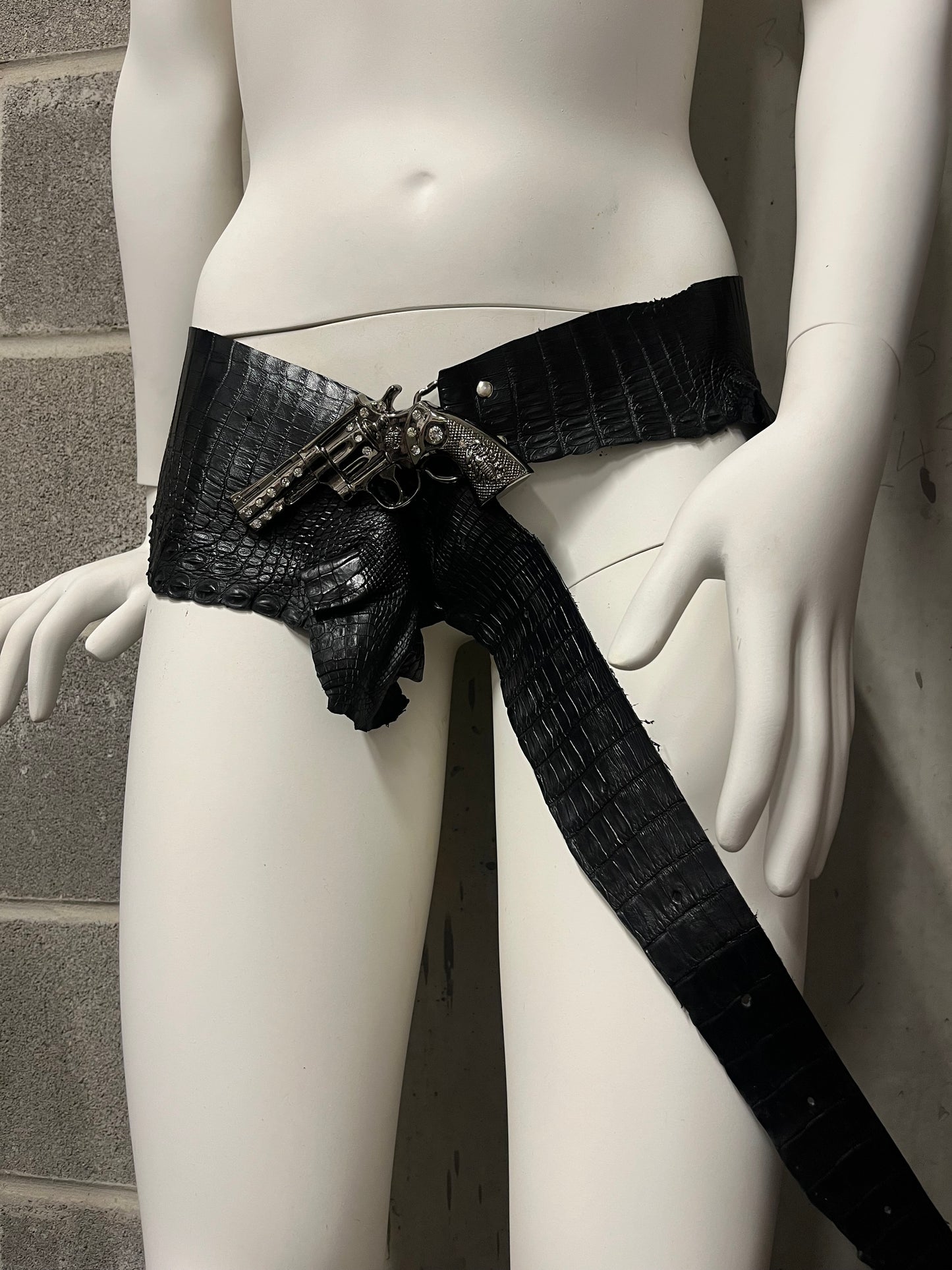 GUN BUCKLE BELT